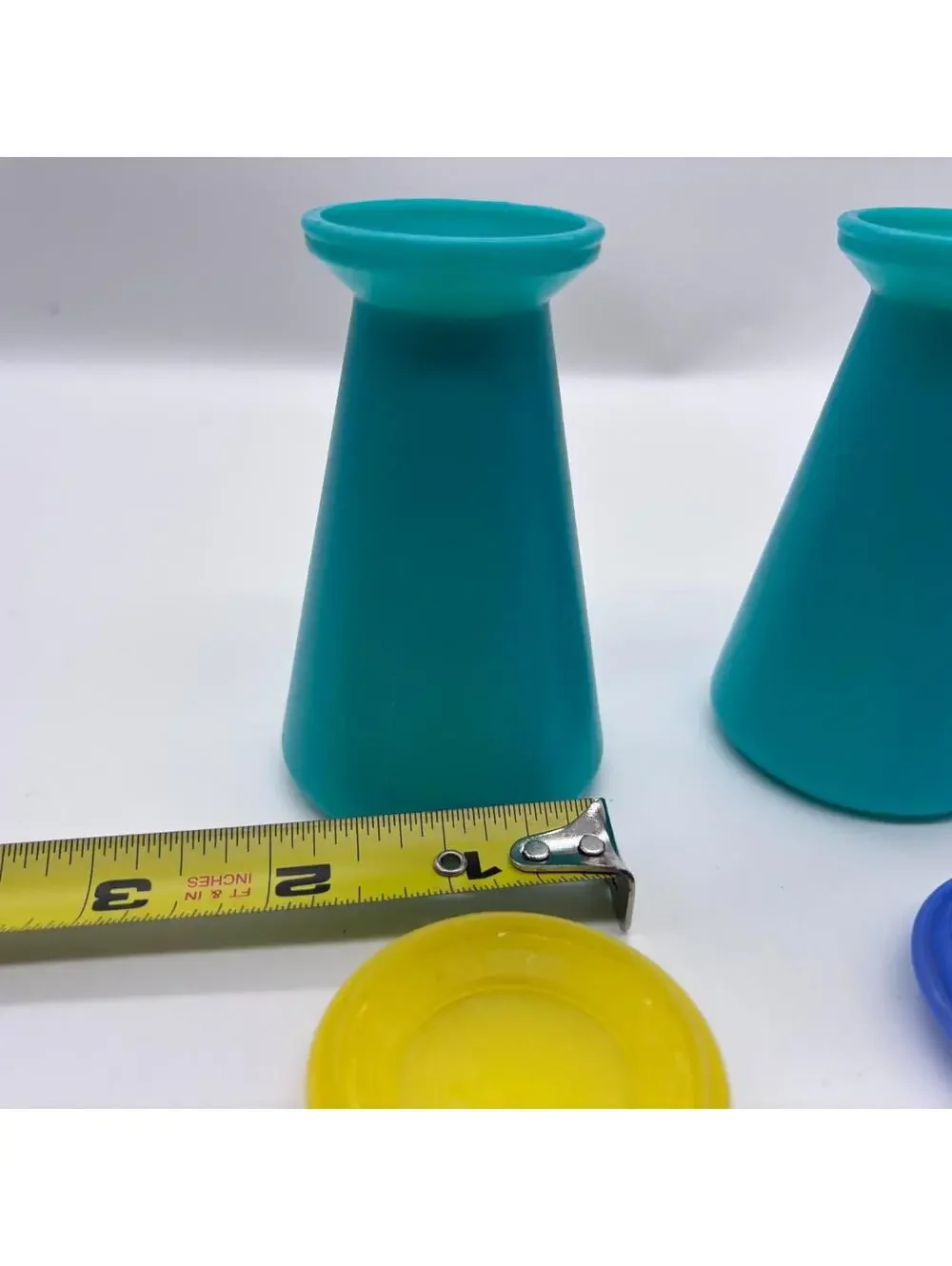 Tupperware Vintage Collectable Impressions Pop Up Salt Pepper Shakers Set Green